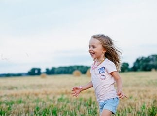 enfant de 2 ans ne parle pas et crie